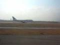 videos de Other flight about to take off ahead of us on Bangkok Aiport runway 2
