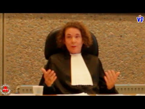 Rechter - http://vitalifeiten.nl/ Op 12 mei 2014 heeft soeverein karel de rechter gearresteerd door een burgerarrest uit te voeren in de rechtbank Amsterdam. Hij wordt...