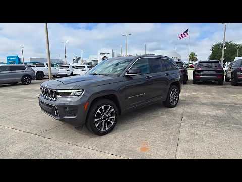 Used 2022 Gray Metallic JEEP OVERLAND 4X2 image 1