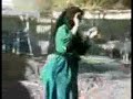 فضايح شوووووف الرقص بحوش المعرء ضاقت عليها الوسيعه ياعمري الهزه مع الطقعه