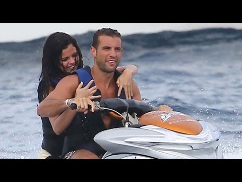 selena - Selena's Dated Who?!?! ▻▻ http://youtu.be/_hLp1juSAY8 More Celebrity News ▻▻ http://bit.ly/SubClevverNews I don't know about you but Selena's feelin' 22. Ms. Gomez celebrated her bday...