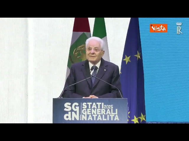 Mattarella: "Giovani in ritardo nel costruire famiglia, colpa della precarietà"
