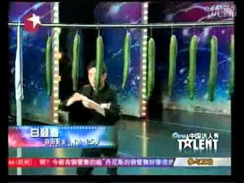 Chinese Card Sharp Uses Kung Fu Techniques photo Chinese Card Sharp Uses Kung Fu Techniques picture