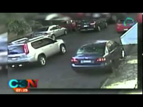 jose - IMPRESIONANTE VIDEO: Momento justo en el que asesinan al funcionario José Ramón Fontanet 30 julio 2014 Para más información entra en: http://www.cadenatres.com.mx/ No olvides dejar...