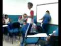 Kem nunk errow q atire a 1° bola,mochila,lixeira! 3°B e ONDA