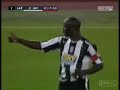 ruddy lilian thuram-ulian... la momia, el pescador, thuram-kamon. en sus comienzos jugaba como delantero. a los 20 a�os de edad, se march� al sur de francia para iniciar en serio su carrera profesional en las filas del m�naco, al que lleg� en 1991 y donde se reconvirti� en lateral derecho, aunque tambien podia jugar de defensa central. en el m�naco se proclam� campe�n de liga en 1996, y dos veces campe�n de la copa francesa en 1994 y 1996. ese mismo a�o firm� por el parma fc, club que junto a otros jugadores de renombre, como fabio cannavaro, gianluigi buffon, hern�n crespo y otros, levantaron la copa de italia y la copa de la uefa, en 1999. en 2001 llega a juventus donde logra ganar en 2002 y 2003 la liga italiana, incluyendo un subcampeonato de la liga de campeones de la uefa, donde perdieron ante el ac milan. en 2006 ficha por el fc barcelona, junto con su amigo y compa�ero gianluca zambrotta. en dos temporadas tuvo una actuaci�n irregular y marcada de lesiones. disput� su �ltimo partido como blaugrana el 17 de mayo de 2008, en el estadio de la condomina frente al real murcia, donde su equipo gan� por 5 goles a 3, saliendo de titular y jugando 70 minutos, siendo sustituido en el minuto 25 de la segunda parte por el canterano fali. thuram estuvo a punto de fichar por el psg franc�s en verano de 2008, tras jugar con su selecci�n la eurocopa de austria y suiza, pero la detecci�n de una malformaci�n card�aca durante el reconocimiento m�dico paralizaron su fichaje y finalmente el 1 de agosto de 2008 decide retirarse del f�tbol profesional como consecuencia de dicha malformaci�n. ha sido internacional con la selecci�n de f�tbol de francia en la copa mundial de f�tbol de 1998 y copa mundial de f�tbol de 2006 y el que m�s partidos ha jugado con la selecci�n gala en la historia. en ella aport� s�lo 2 goles oficiando de lateral derecho, en el mundial de 1998, instancia de semifinales contra croacia. sus 2 goles le permitieron  a la selecci�n llegar a la final del mundial que posteriormente lo ver�a consagrarse. un gran defensor, de los m�s completos de la historia del f�tbol.