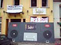 De radio in akse