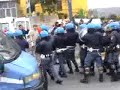 Scontri a Pianura Polizia contro manifestanti con sassaiola