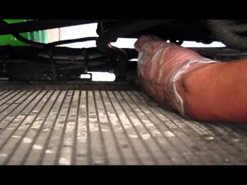 How to replace radiator on dodge neon 02 part2