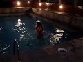 andressa sendo jogada na piscina :D