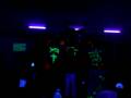 videos de Blacklight Dance to 'Captivated'