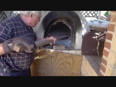 FORNO A LEGNA - Pane a Forno a Legna Fatto in Casa.