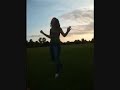 Inés imitando a Gin en el parque de la universidad!