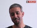 Lau sortzaile gatazka baten erdian Lau sortzaile gatazka baten erdian