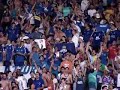 TFC e M�fia filmadas de dentro do campo cantando no interval