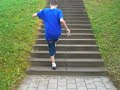 lhomme qui essaya de monter les escaliers en jonglant