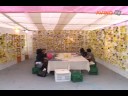 산업사회의 급속 성장으로 발생한 대량 생산물의 용도 변경 가능성에 대해 고민하는 작업을 11명의 도전적인 작가와 작업 속에서 재활용된 도시의 이면을 경험할 수 있는 도시 갤러리 '집밖의 집'이 서울 디자인올림픽이 열리는 30일까지 잠실 주경기장 2층 E2 부근에서 시민문화네트워크 티팟의 주관으로 상설 전시된다.