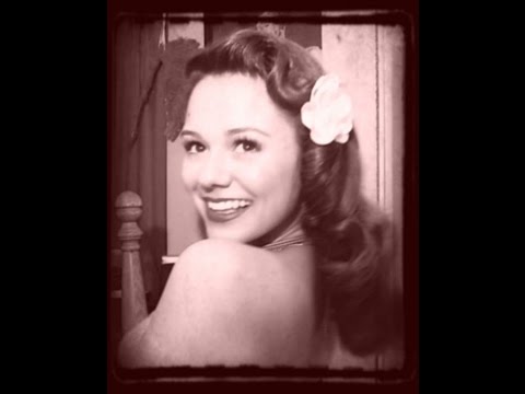 vintage hair - In this tutorial I will show you how to create the classic wave worn by many of the women of the Golden Age. Let me know if you have any questions.