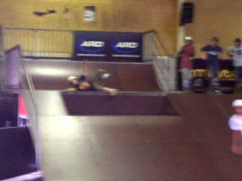 BMX BIKES TRICKS STUNTS CRASHES
