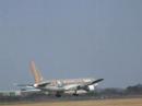 アシアナ航空のB767-300(HL7514,チャングム号,大長今号)が着陸するところです。（平成20年3月12日撮影）This is the B767-300(HL7514,