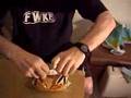 ポテトチップスの袋を、クリップやゴムを使わずに閉じる方法