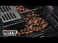 www.koffiediscounter.nl Delonghi ECAM 23210 Intensa, een compacte koffiemachine. Nieuw model in zwart. Liever zilvergrijs? Bestel dan de ECAM 23420! KoffieDiscounter legt uit hoe dit espresso apparaat werkt!