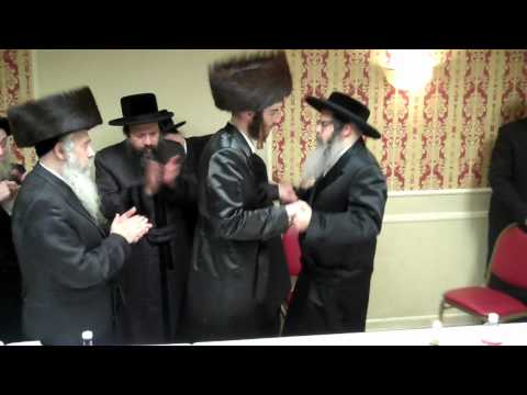 Satmar & Bobov Rebbe Dancing Mitzvah Tanz