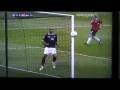Delantero escoces Chris Iwelumo falla el gol