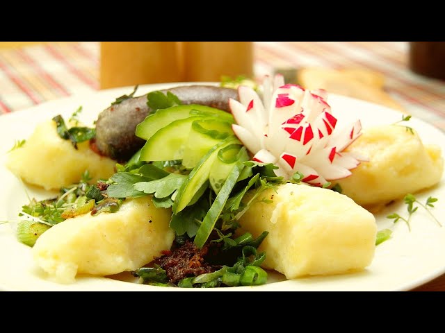 Stupperle | Kartoffelklöße mit Schwarzbier-Weißkraut und gebratener Blutwurst