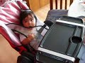 Josefa Margarita y su primera papilla en su silla