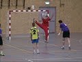 De heren van Gemini troffen deze avond het sterke B.F.C. 2. Bij B.F.C. 2 had Gemini eerder dit seizoen de eerste nederlaag van het seizoen geleden en de verwachting was dat dit deze wedstrijd recht gezet zou worden. In een redelijk gezapige eerste helft (maar één gele kaart na 15 minuten) was het de thuisploeg die met een minimale voorsprong ging rusten, 13-12. Tekenend voor de strijdlust van de tegenstander was dat zij die laatste treffer uit de eerste helft in de slotseconden achter doelman Sandor de Roode wisten te werken. Het publiek had ondertussen wel kunnen genieten van veel mooi en snel handbal van twee ploegen die elkaar redelijk in evenwicht wisten te houden.Na de rust kwam B.F.C. 2 beter uit de startblokken. Zijn wisten de opgelopen achterstand om te buigen in een 14-18 voorsprong na nog geen zeven minuten in de tweede helft. Dat was het sein voor Zsigmund Makay om Marcel Potjer en Freddie Krullaars in te zetten. Hun spel en inzet gaf de thuisploeg de extra impuls die nodig was en de inhaalrace was begonnen. Precies halverwege de tweede helft maakte Lennard Eussen via een strafworp gelijk, 19-19. Diezelfde Lennard Eussen was er voor verantwoordelijk dat de Zoetermeerders zelfs weer op voorsprong kwamen, 21-19. Daarna volgde een hele hectische fase waarin de ene speler na de andere speler van Gemini van het veld werd gestuurd. Zelfs de coach kreeg twee minuten waardoor er nog maar twee spelers en een keeper in het veld stonden. Doelman Sandor de Roode was toen al naar de tribune verwezen na een ongelukkige actie bij het verdedigen van zijn doel. B.F.C. wist in die fase weer op gelijke hoogte te komen, 22-22. Inmiddels was een speler van Gemini teruggekomen van een tijdstraf en in die situatie werd Freddie Krullaars prachtig vrijgespeeld waardoor de thuisploeg weer op voorsprong kwam. Even later was het weer gelijk en daarna kwamen de bezoekers zelfs op voorsprong, 23-24. Het was Pim Vogels die met een slim schot de ploegen weer op gelijke hoogte bracht. Weer nam B.F.C. de leiding die door een snoeihard schot van Lennard Eussen weer teniet werd gedaan. Met nog vijf minuten op de klok ging het publiek achter de thuisploeg staan en door treffers van Pim Vogels en twee van Patrick Opdam werd het 28-25. Op ruim een minuut voor het eindsignaal schoot Lennard Eussen nog een strafworp op de paal of lat en vrijwel direct daarna wist B.F.C. wel te scoren. In de slotfase verrichtte Jan Raateland nog enkele zeer knappe reddingen en met nog minder dan een minuut te gaan was het Patrick Opdam die voor 29-26 zorgde. De gasten wisten nog eenmaal doel te treffen waarna het in de laatste halve minuut Pim Vogels was die met een makkelijke treffer de eindstand leek te bepalen. Na een mislukte vlieger van B.F.C. scoorde Patrick Opdam het laatste doelpunt van de avond en bepaalde de eindstand op 31-27. Het publiek had kunnen genieten van een wedstrijd vol strijd waarbij de thuisploeg net op tijd op gang kwam om de punten in huis te houden.