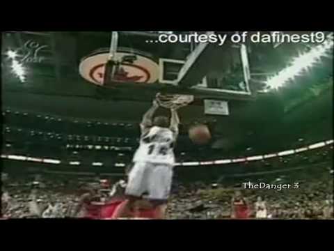 vince carter raptors dunk. vince carter dunks on alonzo