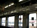 黒磯駅構内、機関区横にあるデットセクションを通過する２１１系。一瞬蛍光灯が消えます。
