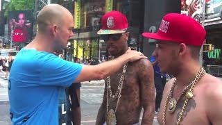 Miracles et guérisons à Time Square, New-York