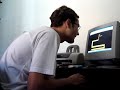 Susto que o Oreia levo jogando computador (pegadinha do labirinto) na república Babilônia em Itajubá. 2007