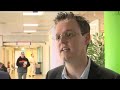 Medisch Centrum Rijnmond-Zuid (MCRZ) en Centric werken samen aan de ontwikkeling van een intelligente patiëntpas als onderdeel van het self service concept. Medio 2008 kan de patiënt vanuit zijn huis online een afspraak maken. Op de dag van de afspraak checkt hij/zij zich met zijn paspoort in bij een van de registratiezuilen in het ziekenhuis. Het systeem scant de foto van zijn paspoort in en voegt die toe aan het elektronisch patiëntendossier (EPD). Ook print de zuil meteen een patiëntenpas voor de bezoeker, zodat die de volgende keer gewoon kan doorlopen naar de plek waar hij/zij moet zijn. In de toekomst rolt er bovendien automatisch een routebeschrijving uit de zuil.MCRZ projectleider: Marcel Remijn Initiator: Tjeerd Canrinus Centric projectleider: Dennis VerschuurenProduced by Labcom & Videoworks