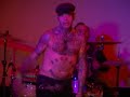 us bombs play orange crush at safari sam's in hollywood. duane peters accidentally hits kerry martinez with his microphone during the  song. kerry's head is bleeding and they finish the set early.

also playing:
bass = heiko - (one man army)
guitar = nate shaw (die huns)
drums = jamie reidling

*filmed by scott gawlik, crazy cow productions
