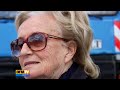 bernadette chirac interrompt ses vacances pour voler au secours des agriculteurs de corr�ze. l'ancienne conseill�re g�n�rale du canton a profit� de ce d�placement pour confirmer sa pr�sence � la cantonale partielle en septembre.
