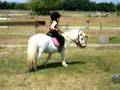 Lucie passe son premier examen à poney