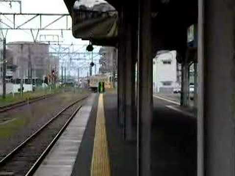 JR桜井駅に入線する奈良行き普通電車