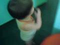 videos de Bê brincando e tocando gaita...