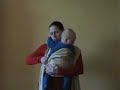V�z�n� ?�tku - obr�cen� k?�? s kapsou (carry face to face)