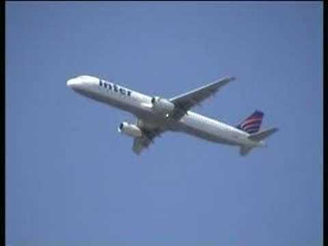 Airbus A321 der Inter Airlines im Anflug auf Tegel