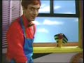 Rá-Tim-Bum foi um programa infantil de grande sucesso produzido pela TV Cultura em 1989 indo ao ar até 1992. O Roteiro era escrito por uma equipe supervisionada por Flávio de Souza da qual faziam parte Cláudia Dalla Verde e Dionisio Jacob. Os atores veteranos Marcelo Tas e Carlos Moreno faziam parte do elenco. A Direção geral foi de Fernando Meirelles. Com uma fórmula arrojada, com quadros livres, inovou a programação infantil, ainda presa de fórmulas estereotipadas. Ganhou vários prêmios ...