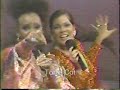eddie miro y la gran estrella marylin pupo presentan en su programa noche de gala a celia cruz y angela carrasco cantando la candela.
la orquesta esta dirigida por su esposo, pedro knight.