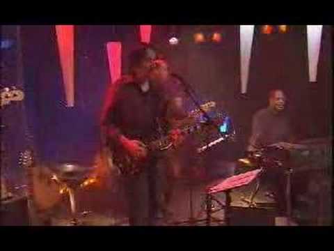 Axelle Red - Le Monde tourne mal (Live)