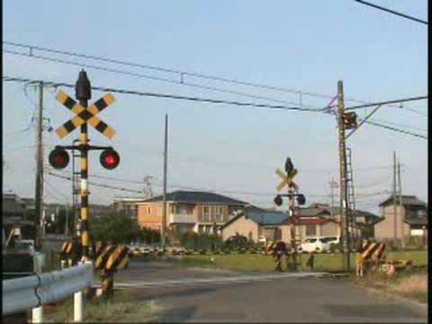 踏切風景－三岐鉄道「平津」駅付近踏切２００８年８月１０日撮影