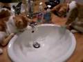 virez moi ce truc du lavabo