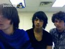 Jonas Brothers Live Chat....What are they looking at?