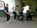 encore arnaud... on a d�plac� le scoot de gauthier, de 10 mettre ... pour le faire flipper... on a gal�r�